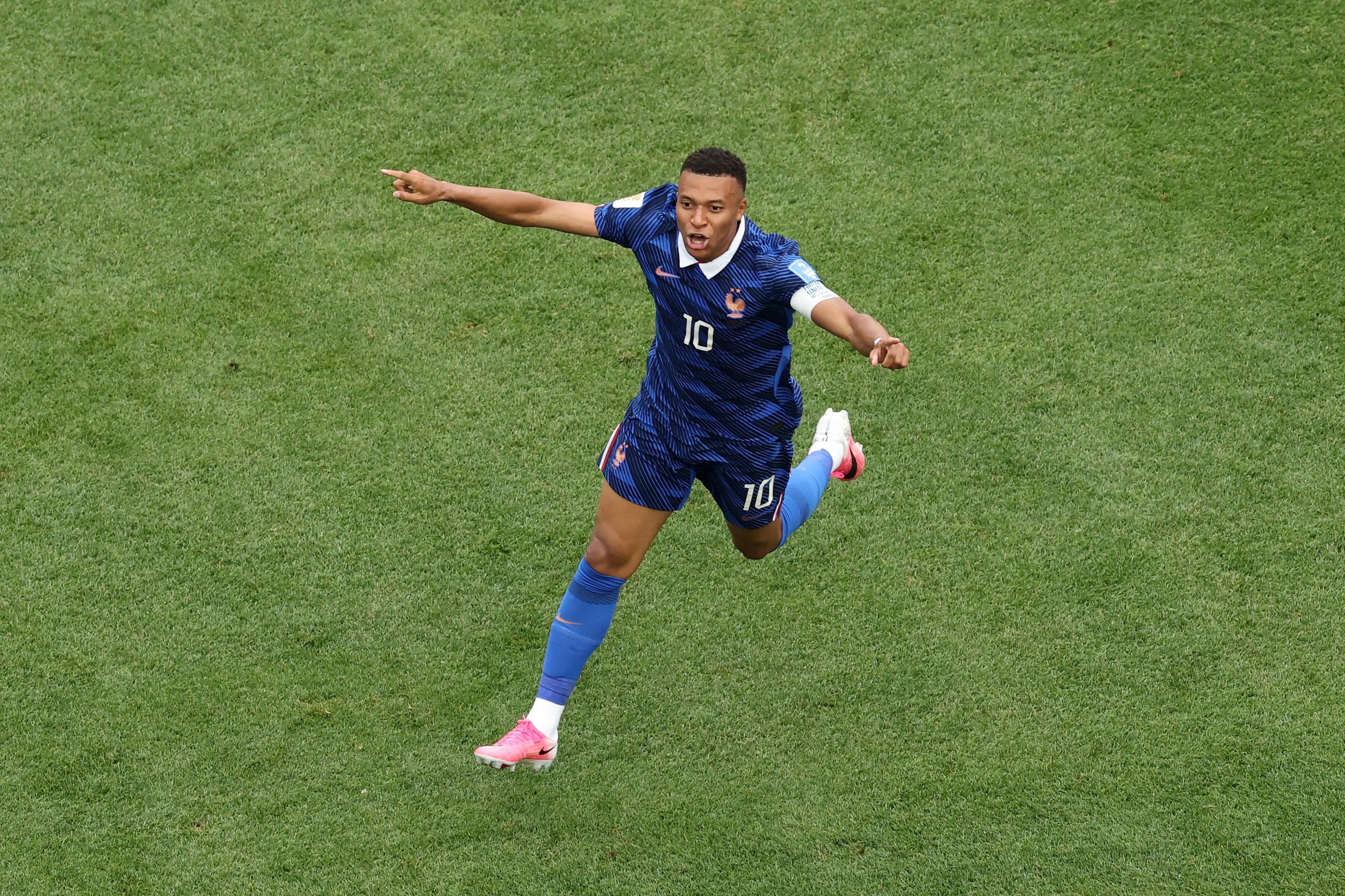 Mbappe fires France